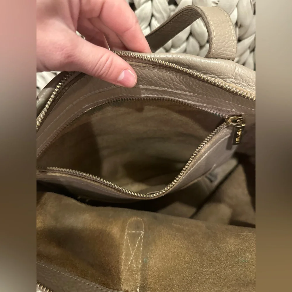 Cuyana Cross-Body Tote - Picture 13 of 13